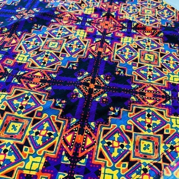 LulaRoe Irma Womens Multicolor Aztec Hi Low Tunic Shirt Stretch Travel M 0710 - Picture 4 of 7